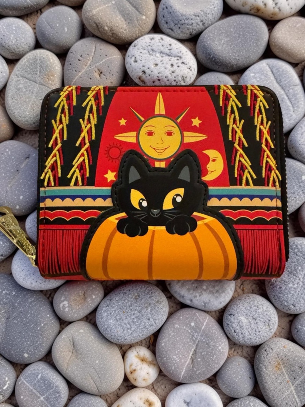 Disney Hocus Pocus NWOT beautiful Dani Binx Zip Around Wallet,Binx ,front & back